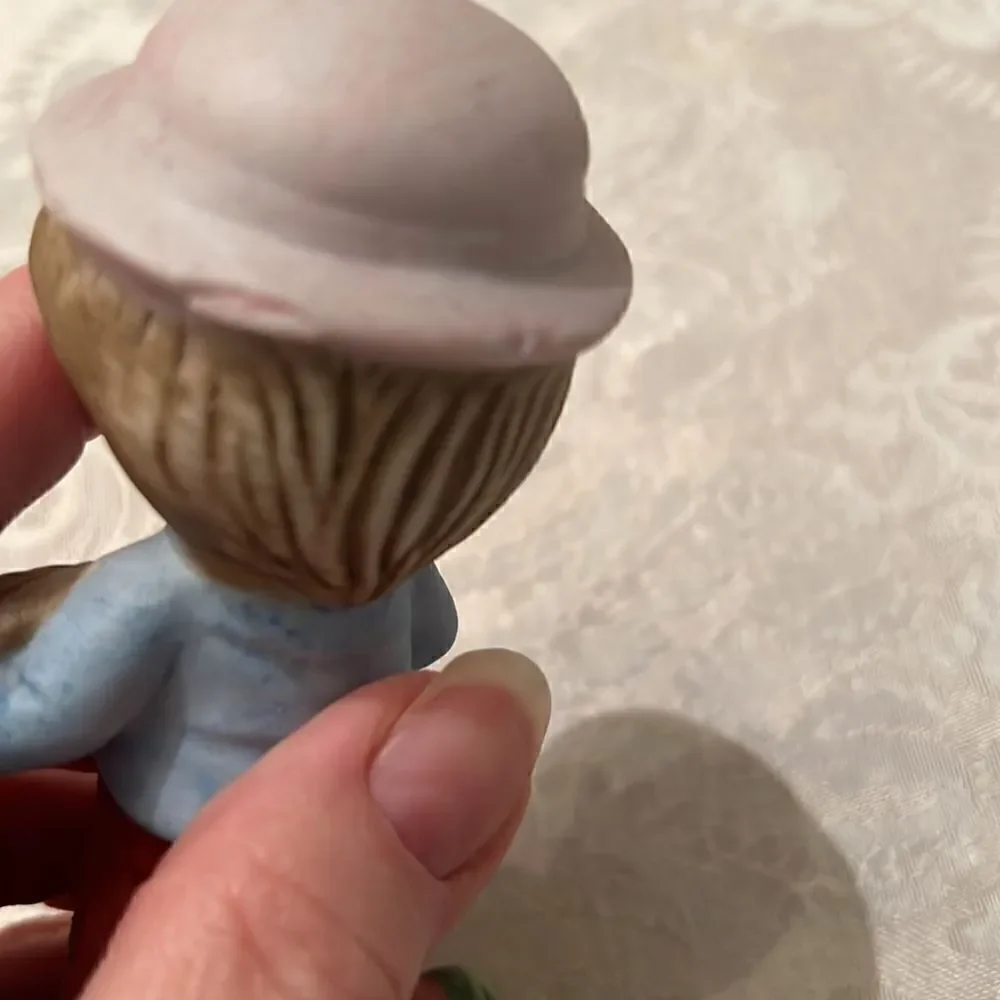 Vintage girl & boy porcelain figurines no chips cracks or discoloration EVC